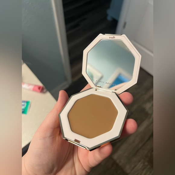 Fenty Beauty Butta Biscuit Bronzer 02 - Picture 1 of 4